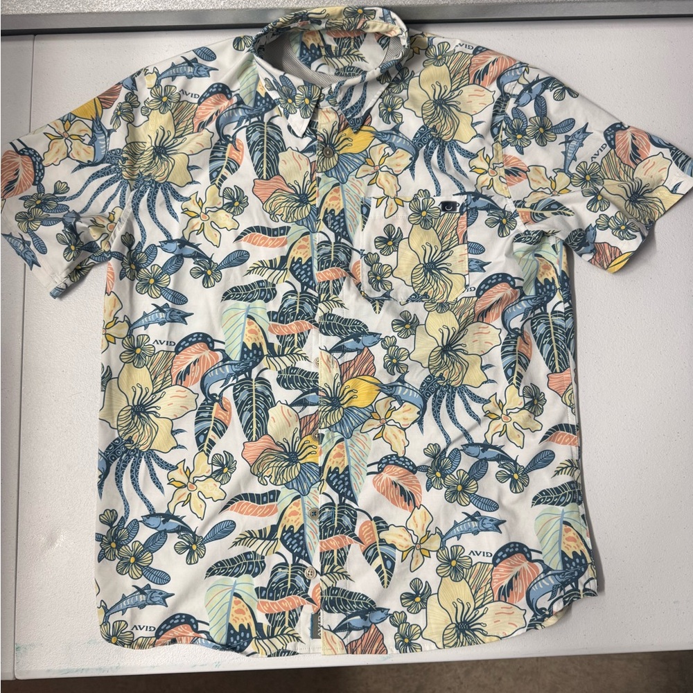 AVID Gear Sports Men's Floral Short Sleeve Shirt - Multicolor